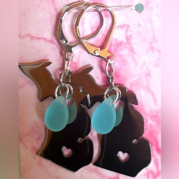 Michigan Earrings with Seaglass teardrop accent. - Picture 1 of 1